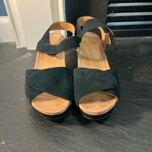 Vionic Astrid  platform sandals